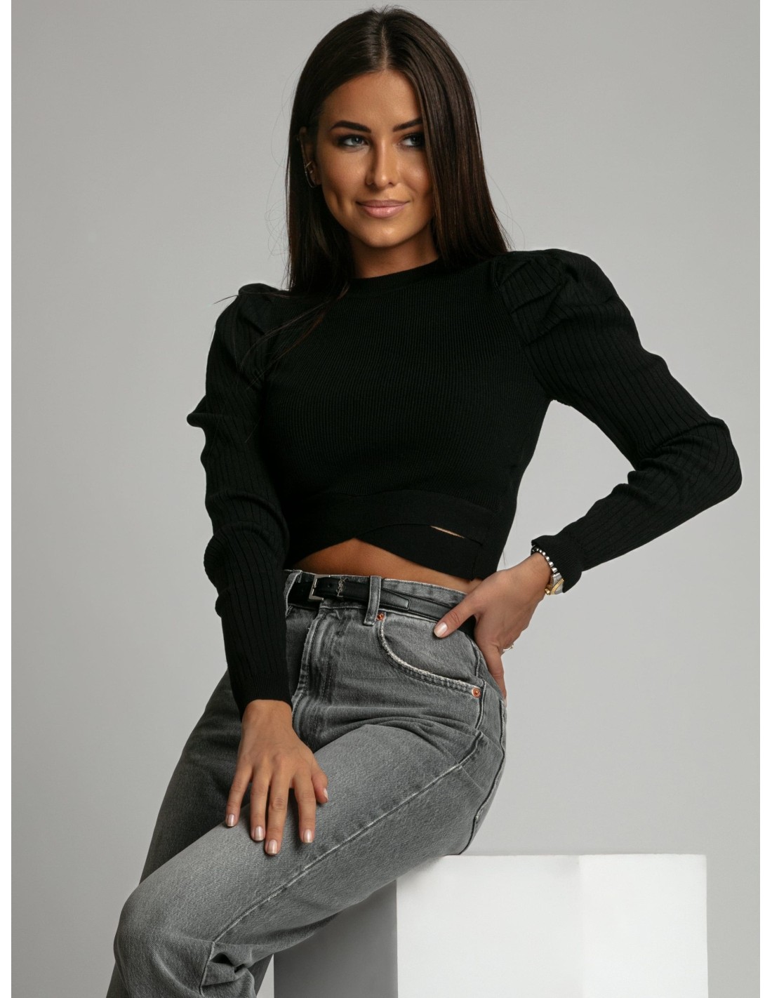 Bluza scurta cu maneci umflate, neagra 02667 - Magazin online - Boutique